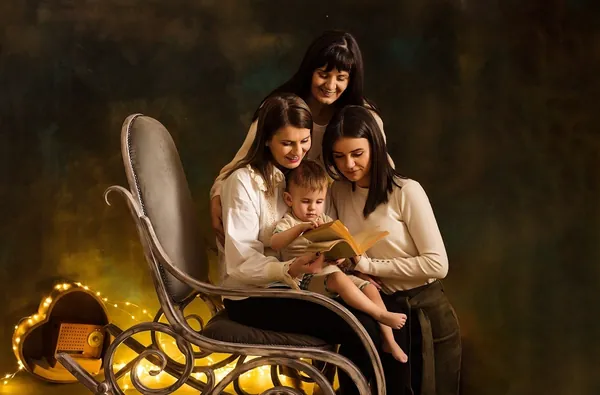 Portret de familie în studio